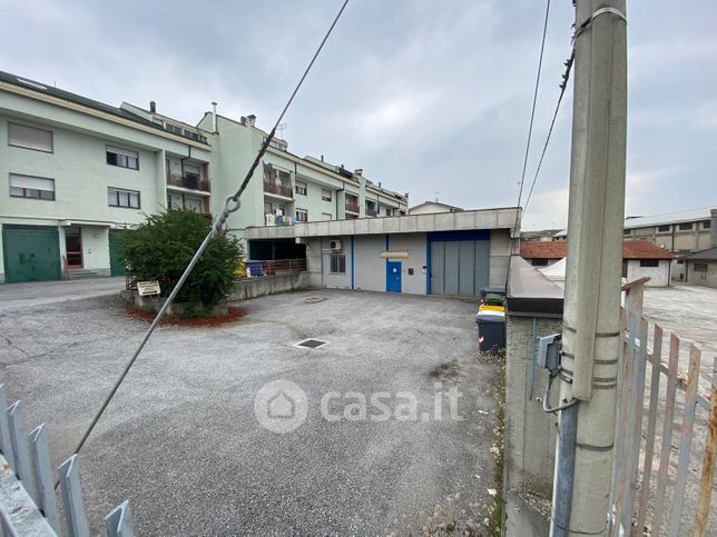 Capannone in commerciale in Via Rocca Dè Baldi 4