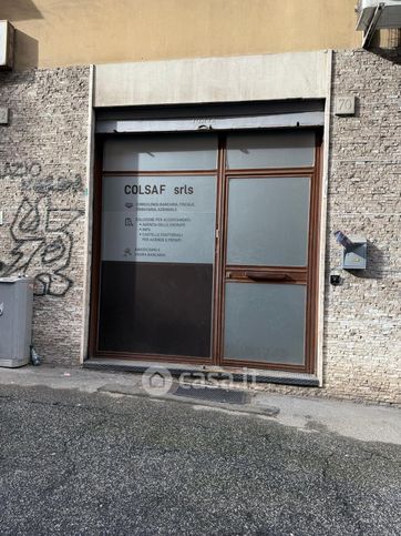 Negozio/locale commerciale in commerciale in Via Luigi Arnaldo Vassallo 70