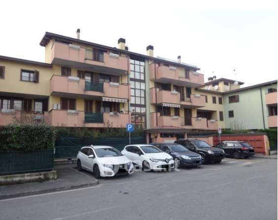 Appartamento in residenziale in Via Eugenio Montale 11