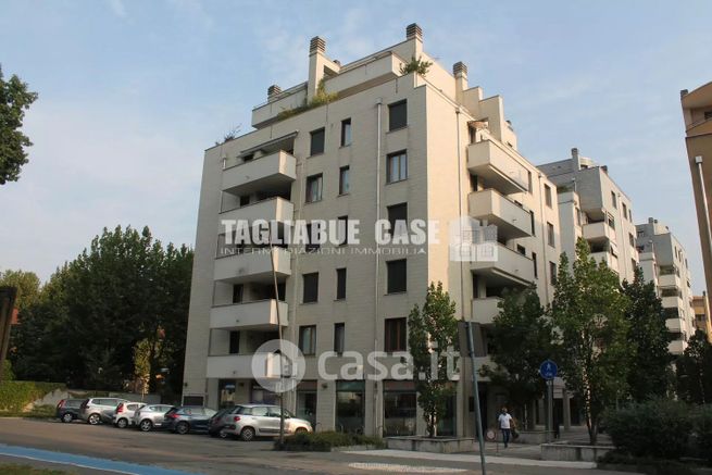 Box/posto auto in residenziale in Vicolo Isetta