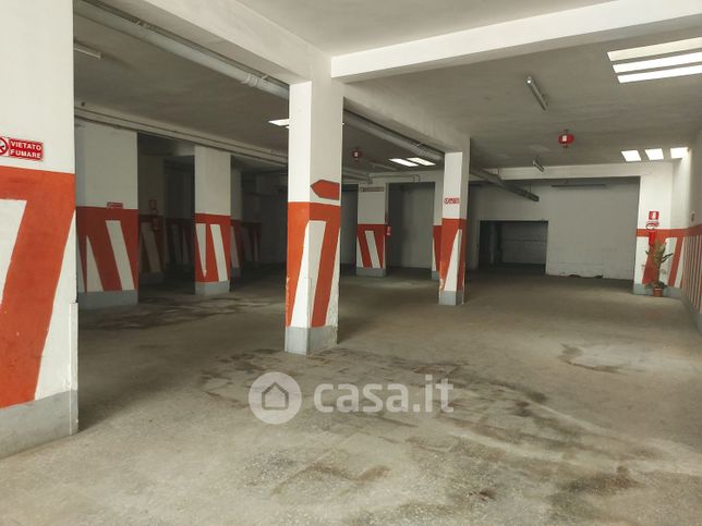 Garage/posto auto in residenziale in Via Lucania 165