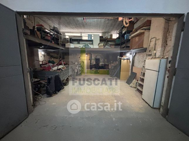 Box/posto auto in residenziale in Via Napoli 184