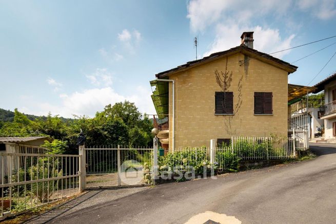 Casa indipendente in residenziale in Via Bassa 7