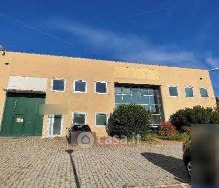 Capannone in commerciale in Via Monte Grappa
