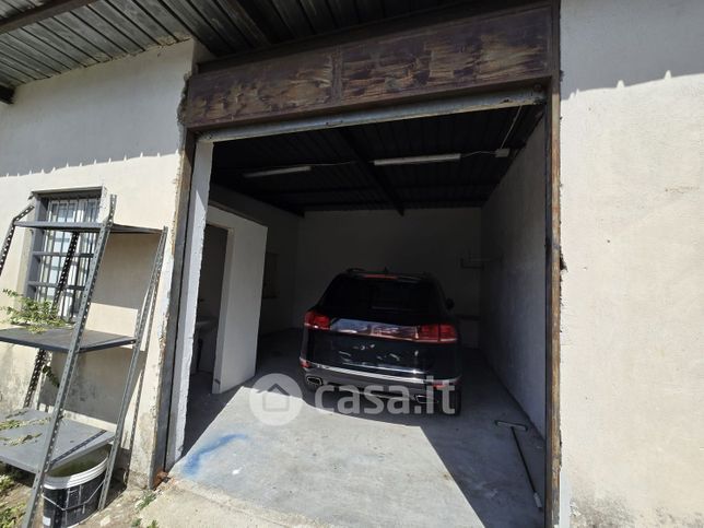 Box/posto auto in residenziale in Strada Privata Monterusso 100