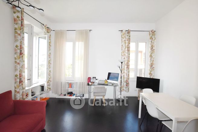 Appartamento in residenziale in Via Federico Zuccari 4