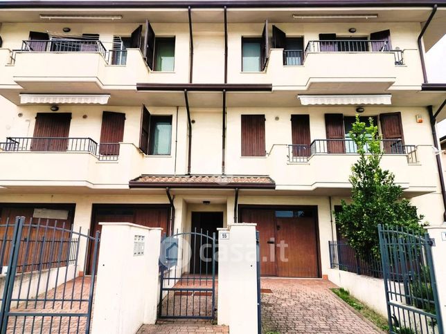 Appartamento in residenziale in Via Erbosa 55