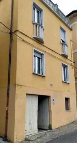 Box/posto auto in residenziale in Via Leopoldo Armaroli