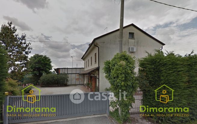 Casa bi/trifamiliare in residenziale in Via Feltrina Sud 38