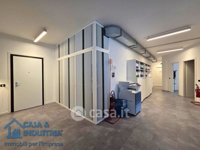 Ufficio in commerciale in Viale Fulvio Testi