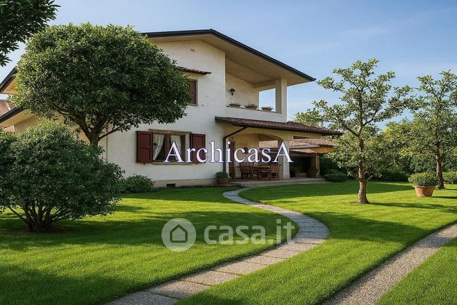Casa bi/trifamiliare in residenziale in Via dell'Acqua