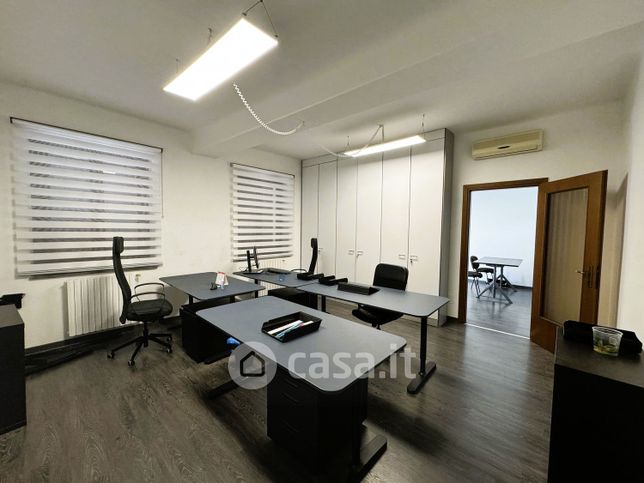 Ufficio in commerciale in Via Caduti 61