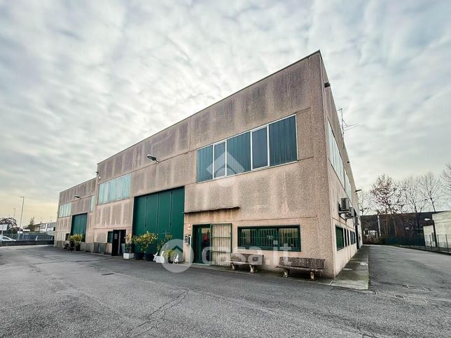 Capannone in commerciale in Via Borsellino