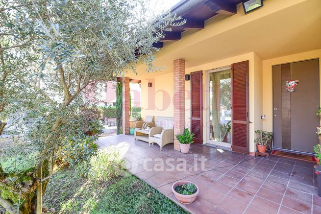 Casa bi/trifamiliare in residenziale in Via Monte Bisbino