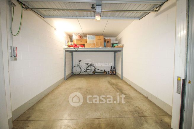 Garage/posto auto in residenziale in Via Brembo 3