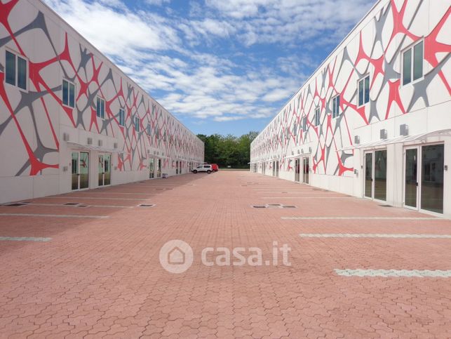 Capannone in commerciale in Via Italia
