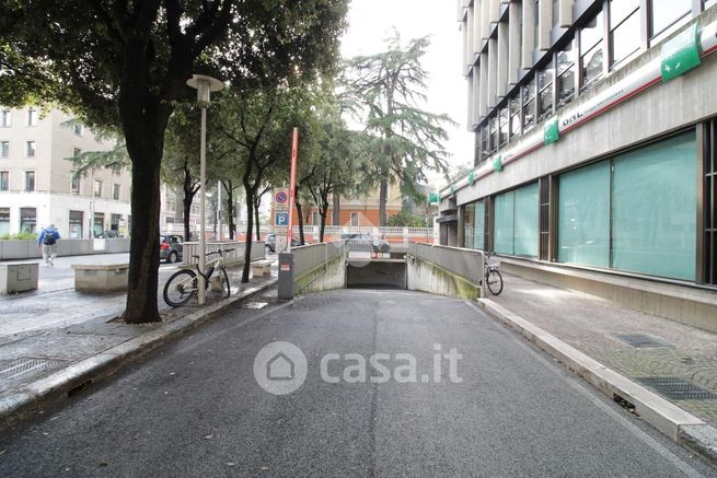 Garage/posto auto in residenziale in Piazza Cornelio Tacito 9