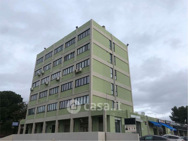 Ufficio in commerciale in Via Giuseppe Peretti 2 b