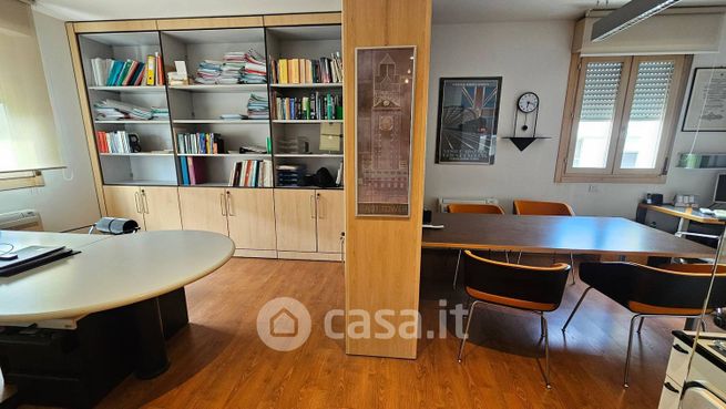 Ufficio in commerciale in Piazza Paul Harris