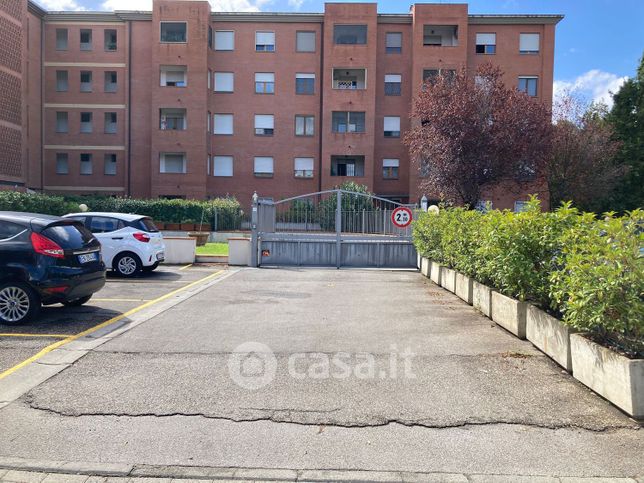 Box/posto auto in residenziale in Via PAMPALONI 3