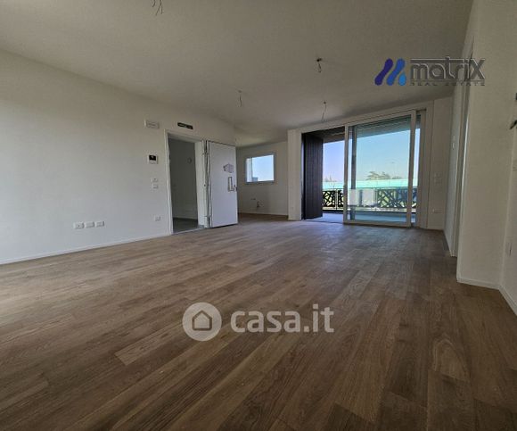 Ufficio in commerciale in Via Serenissima