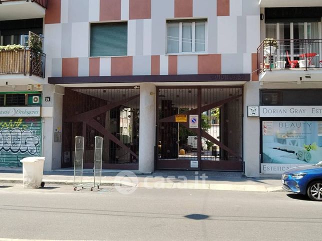 Box/posto auto in residenziale in Via Luigi Canonica