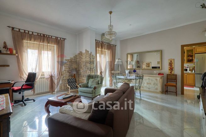 Appartamento in residenziale in Viale della Bella Villa 60