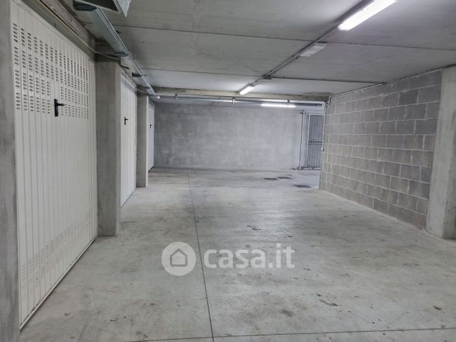 Box/posto auto in residenziale in Viale Adriano Petrocchi 122