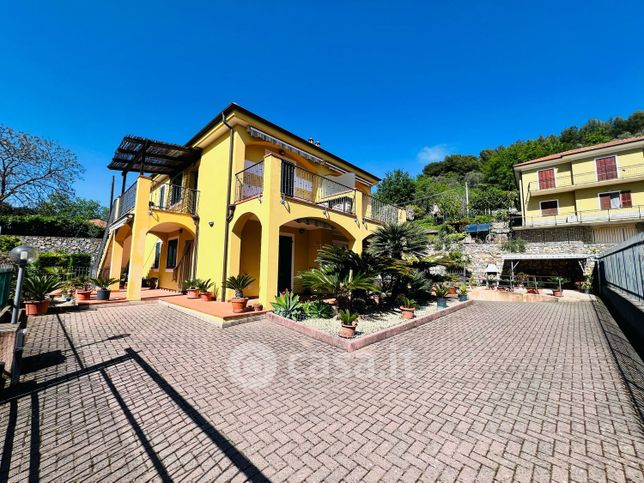 Appartamento in residenziale in Via Pairola 44