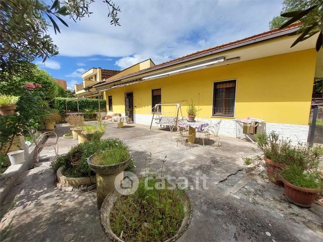 Casa bi/trifamiliare in residenziale in Viale Spagna