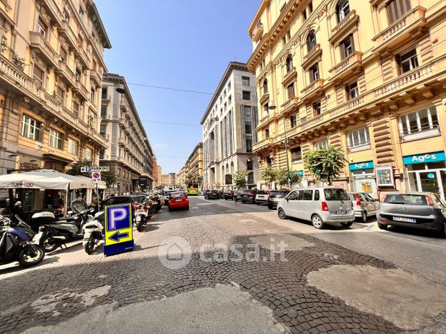 Attività/licenza (con o senza mura) in commerciale in Piazza Giovanni Bovio