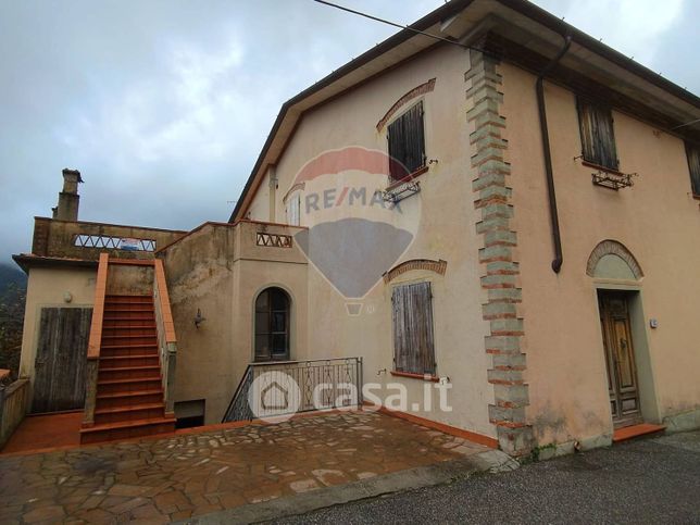 Casa indipendente in residenziale in Via Pianello 103
