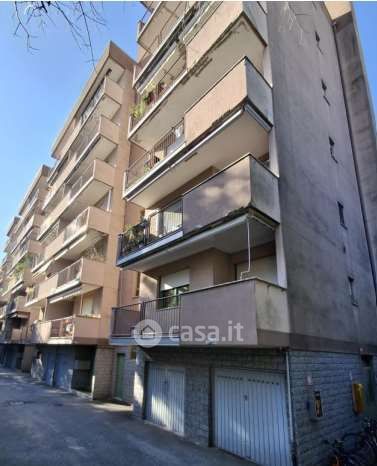 Appartamento in residenziale in Via Ugo Foscolo 13