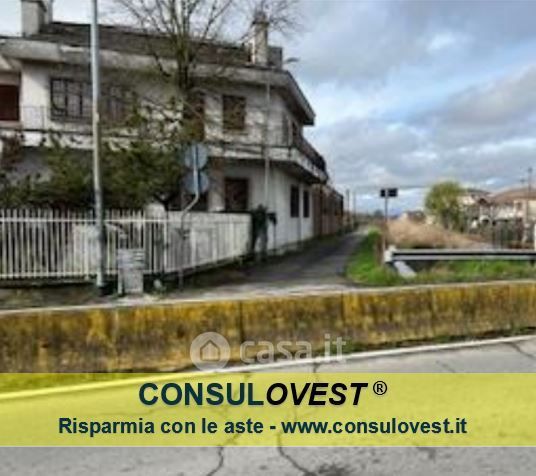 Villetta a schiera in residenziale in Strada Cascina Cassagalla 5