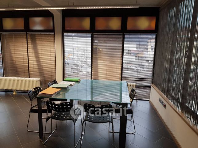 Ufficio in commerciale in 