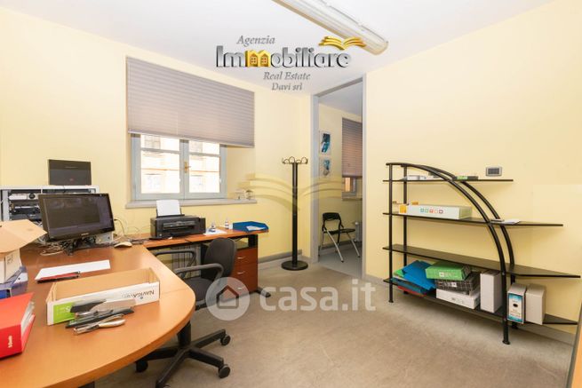 Ufficio in commerciale in Via Cesare Cunietti