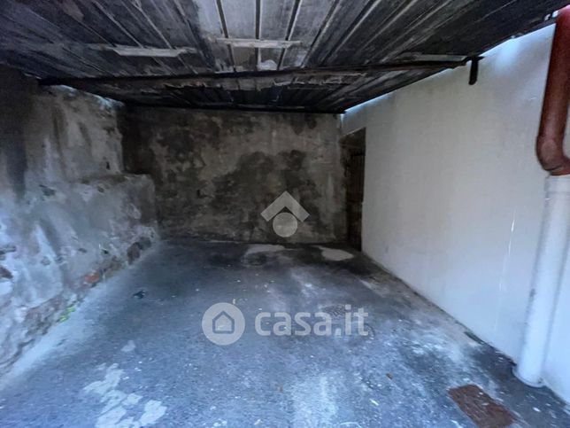 Box/posto auto in residenziale in Via Tonale
