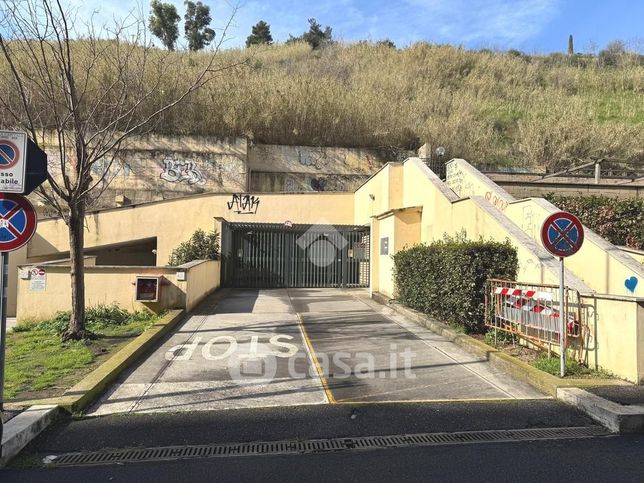 Garage/posto auto in residenziale in Via Pietro de Cristofaro 61