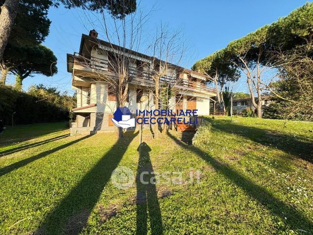 Villa in residenziale in Piazza Ronchi