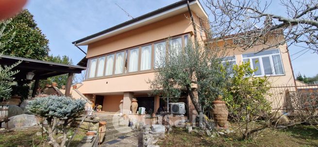 Casa bi/trifamiliare in residenziale in Via Colle Palombara