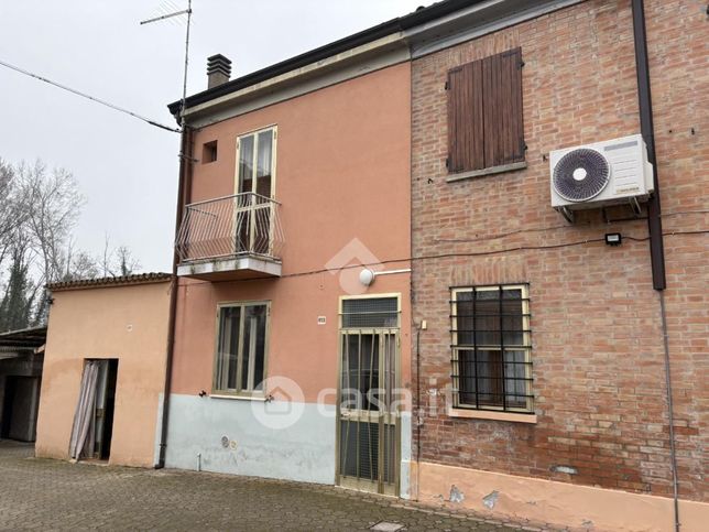 Casa bi/trifamiliare in residenziale in Via Comacchio 853
