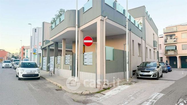 Ufficio in commerciale in Via Socrate