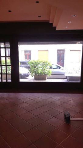 Attivitã /licenza (con o senza mura) in commerciale in Viale Ticino 2