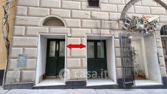 Negozio/locale commerciale in commerciale in Via Capitan Romeo 24