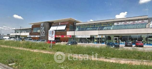 Attivitã /licenza (con o senza mura) in commerciale in Viale Europa