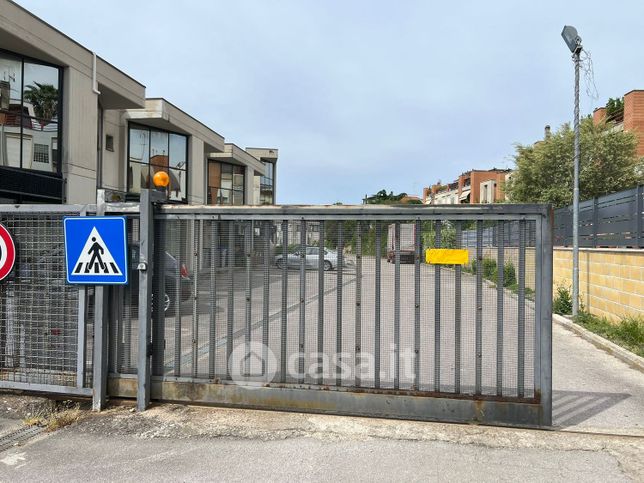 Box/posto auto in residenziale in Via Isonzo