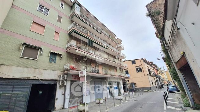 Capannone in commerciale in Via Cumana 13