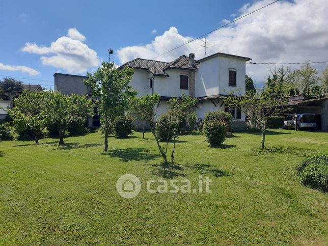 Casa bi/trifamiliare in residenziale in Via Molare