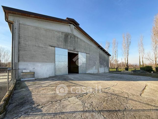 Capannone in commerciale in Via S. MARCHINO 1