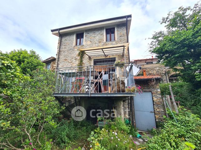 Casa indipendente in residenziale in SP55